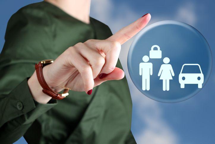 osoba z symbolem ubezpieczenia